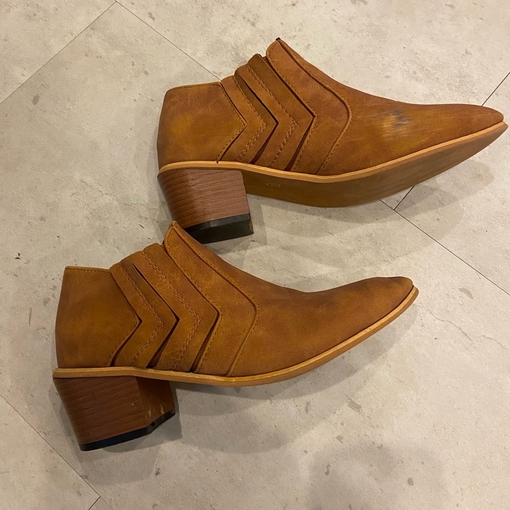 Women’s Size 7 Booties